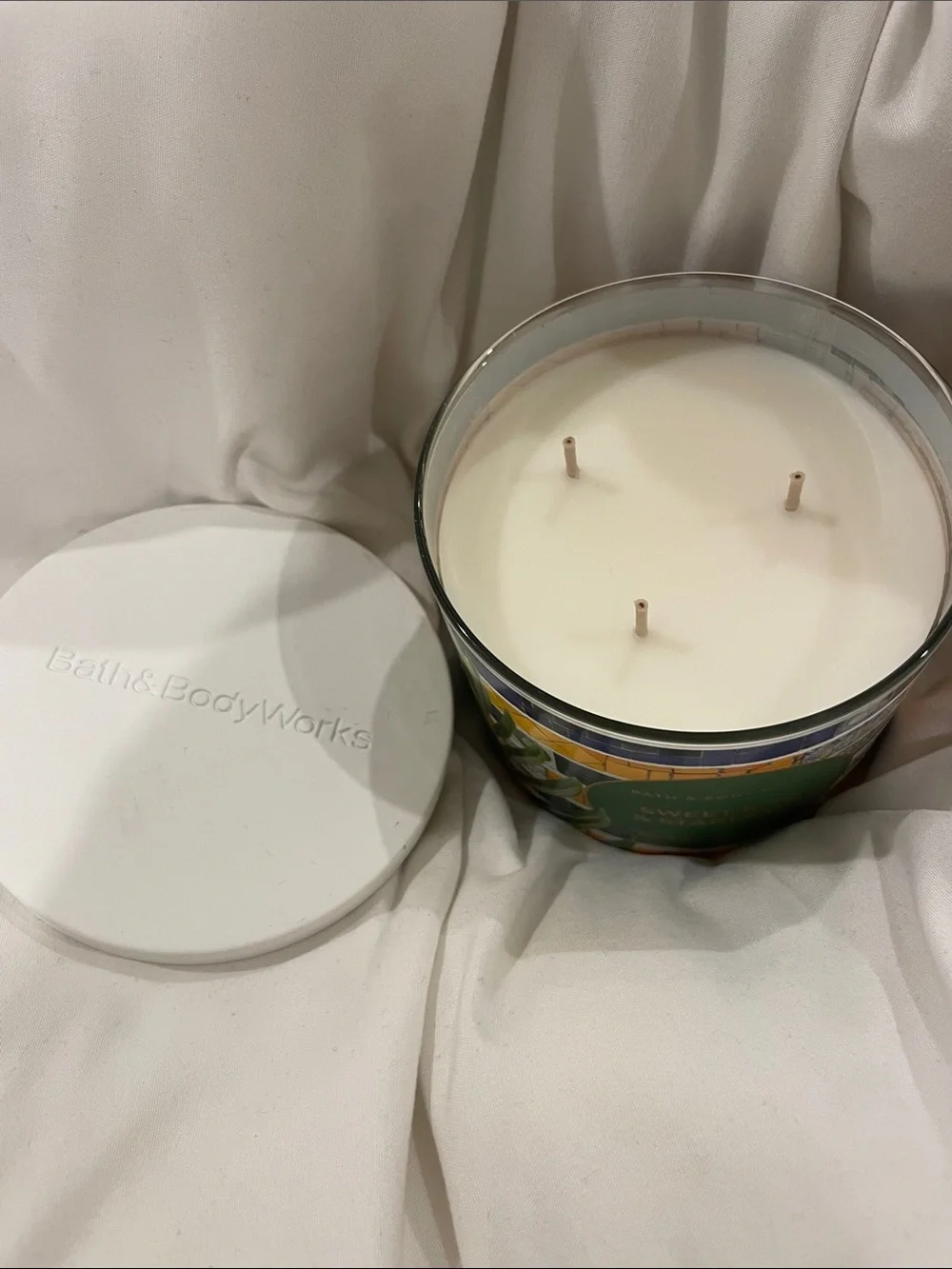 BBW Sweet Kiwi and Starfruit 3 Wick Candle